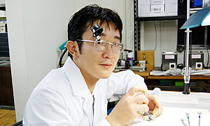 時計修理技術者 h.umetsu